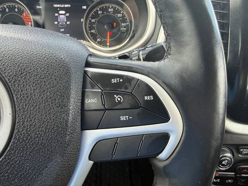 Used 2018 Jeep Cherokee Trailhawk w/ Comfort/Convenience Group AWD/4WD image 35