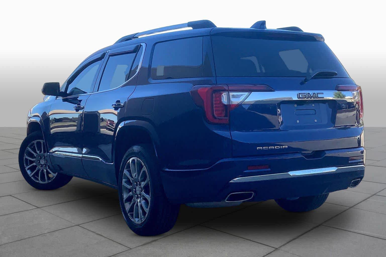 Used 2023 GMC Acadia Denali w/ Denali Ultimate Package FWD image 12