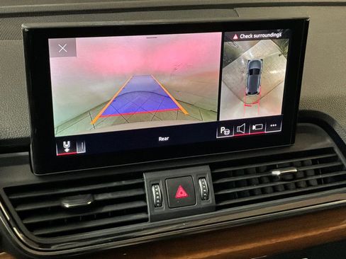 Used 2023 Audi Q5 Prestige w/ Prestige Package image 3