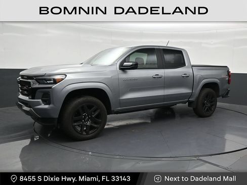 Used 2025 Chevrolet Colorado Z71 w/ Technology Package AWD/4WD image 1