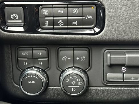 New 2026 GMC Yukon XL Elevation w/ Elevation Premium Package AWD/4WD image 34