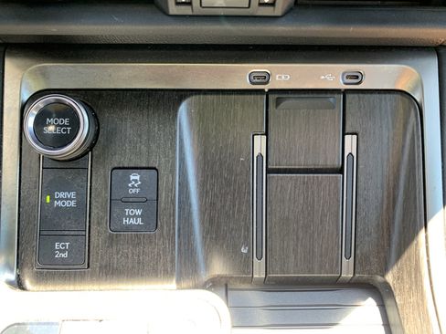 Used 2024 Lexus GX 550 w/ Accessory Package (Z1) AWD/4WD image 29