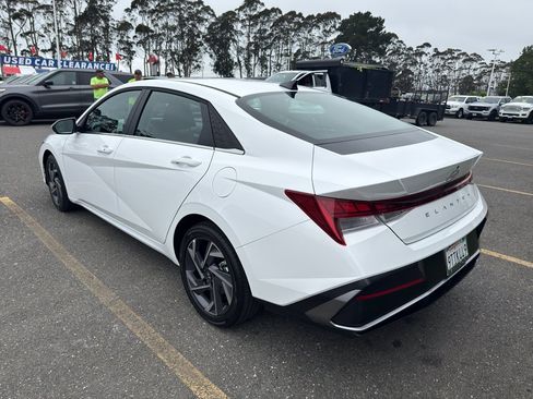 Used 2025 Hyundai Elantra SEL FWD image 3