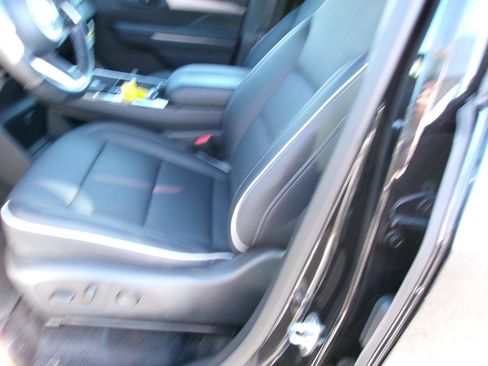 Used 2025 Buick Enclave Preferred image 10