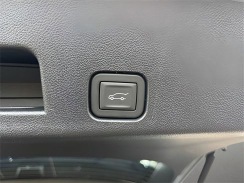 New 2026 Chevrolet Traverse LT w/ Enhanced Driving Package image 9