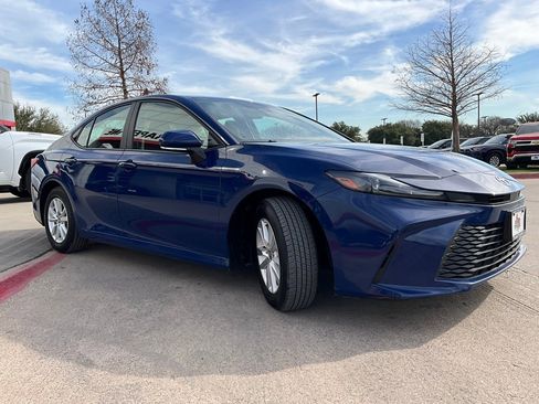 Used 2025 Toyota Camry LE image 5