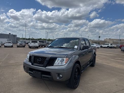 Used 2020 Nissan Frontier SV w/ Midnight Edition Floor Mats image 8