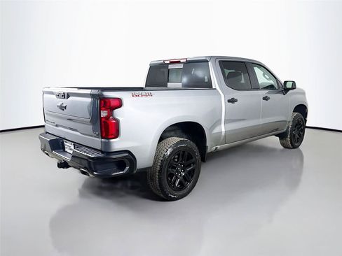 Used 2025 Chevrolet Silverado 1500 LT Trail Boss w/ Convenience Package II AWD/4WD image 9