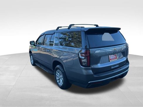 Used 2021 Chevrolet Suburban LS image 3