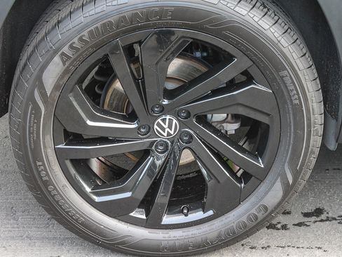 Used 2022 Volkswagen Atlas SE w/ Black Wheel Package image 11