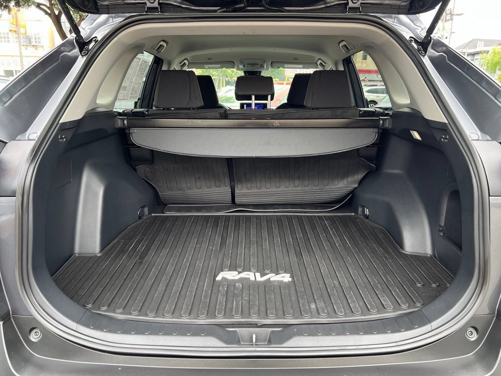 Certified 2024 Toyota RAV4 LE AWD/4WD image 40