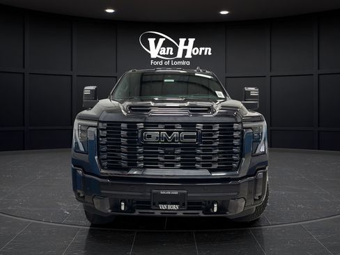 Used 2024 GMC Sierra 2500 Denali Ultimate AWD/4WD image 2