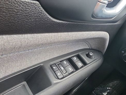 Used 2023 Jeep Compass Sport image 18