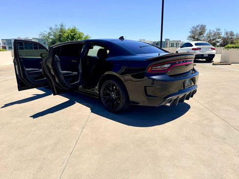 Used 2019 Dodge Charger Scat Pack RWD image 17