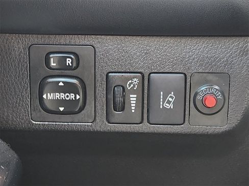 Used 2018 Toyota RAV4 Limited image 21