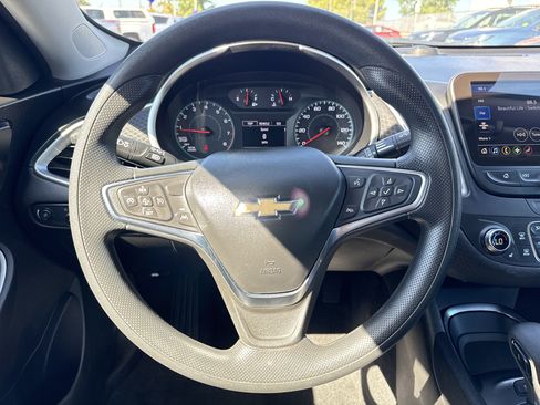 Used 2025 Chevrolet Malibu LT FWD image 16