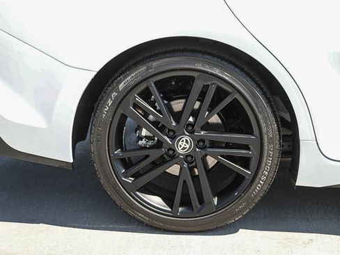 Used 2026 Toyota Camry Hybrid w/ Convenience Package FWD image 11