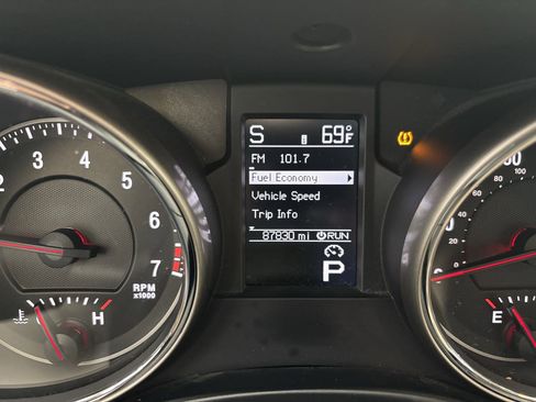 Used 2013 Jeep Grand Cherokee Limited w/ Luxury Group II image 16