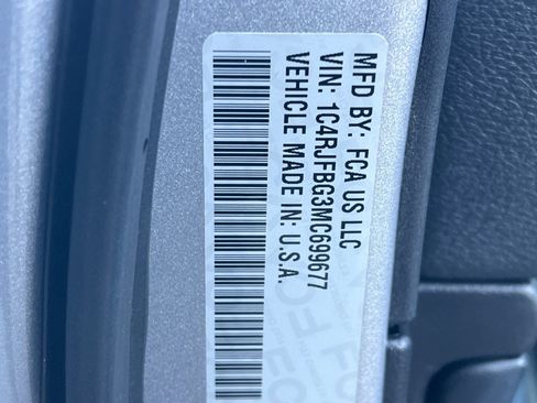 Used 2021 Jeep Grand Cherokee Limited w/ Luxury Group II image 33