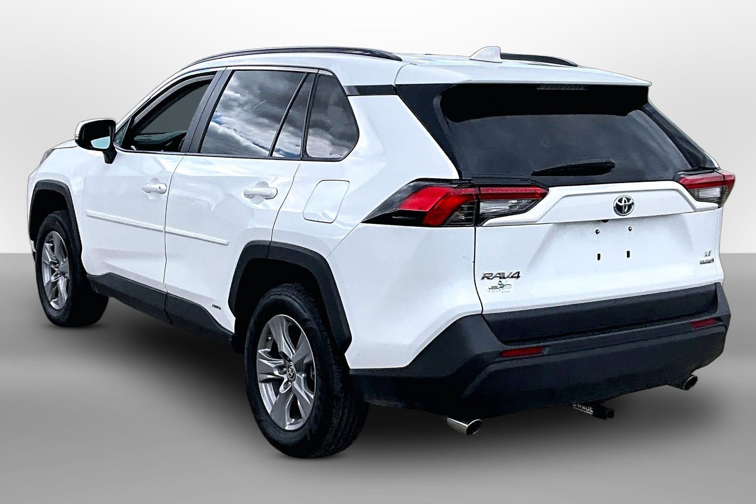 Used 2024 Toyota RAV4 LE AWD/4WD image 10