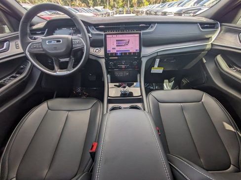 New 2025 Jeep Grand Cherokee Limited w/ Black Appearance Package image 13