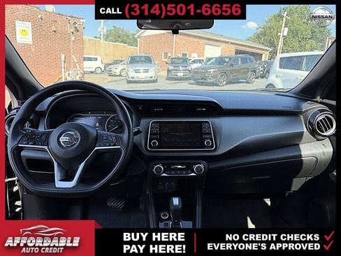 Used 2019 Nissan Kicks SV FWD image 12