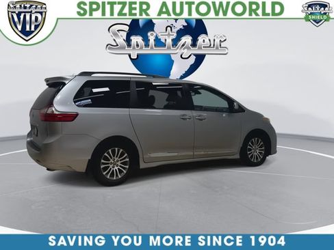 Used 2019 Toyota Sienna XLE w/ XLE Navigation Package FWD image 10