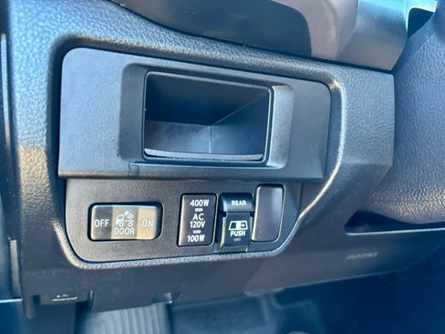 Used 2017 Toyota Tacoma Limited image 23