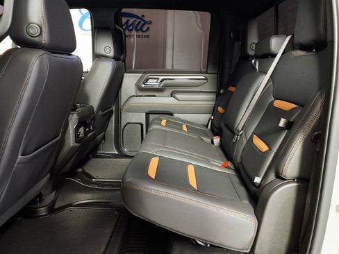 Used 2025 GMC Sierra 2500 AT4 w/ AT4 Premium Plus Package AWD/4WD image 9