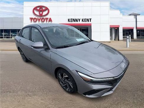 Used 2025 Hyundai Elantra SEL FWD image 1