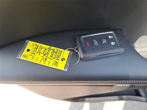 New 2025 Jeep Grand Cherokee L Altitude image 35