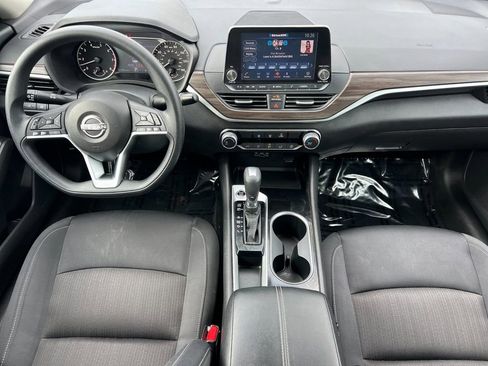 Used 2024 Nissan Altima 2.5 SV image 12