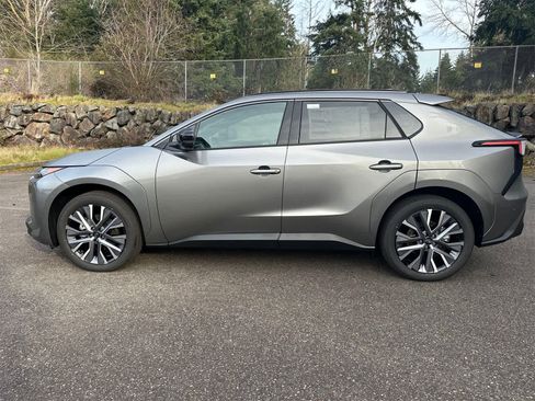 New 2026 Subaru Solterra image 2