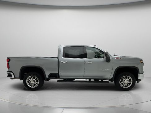 Used 2025 Chevrolet Silverado 2500 LTZ w/ LTZ Plus Package AWD/4WD image 2