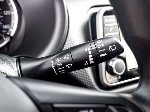 Used 2025 Nissan Kicks Play S image 21