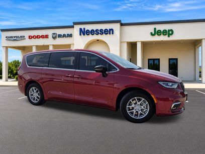 New 2026 Chrysler Pacifica Select