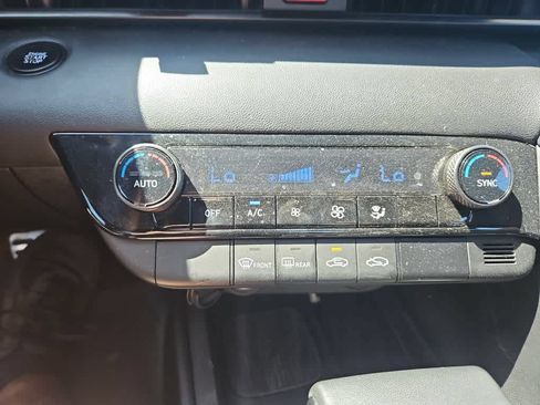 Used 2025 Hyundai Elantra Sport FWD image 16