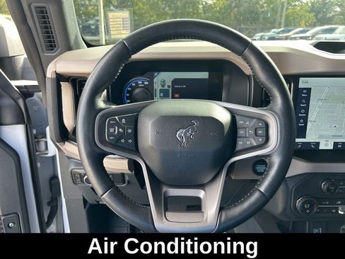 Used 2023 Ford Bronco Wildtrak image 16