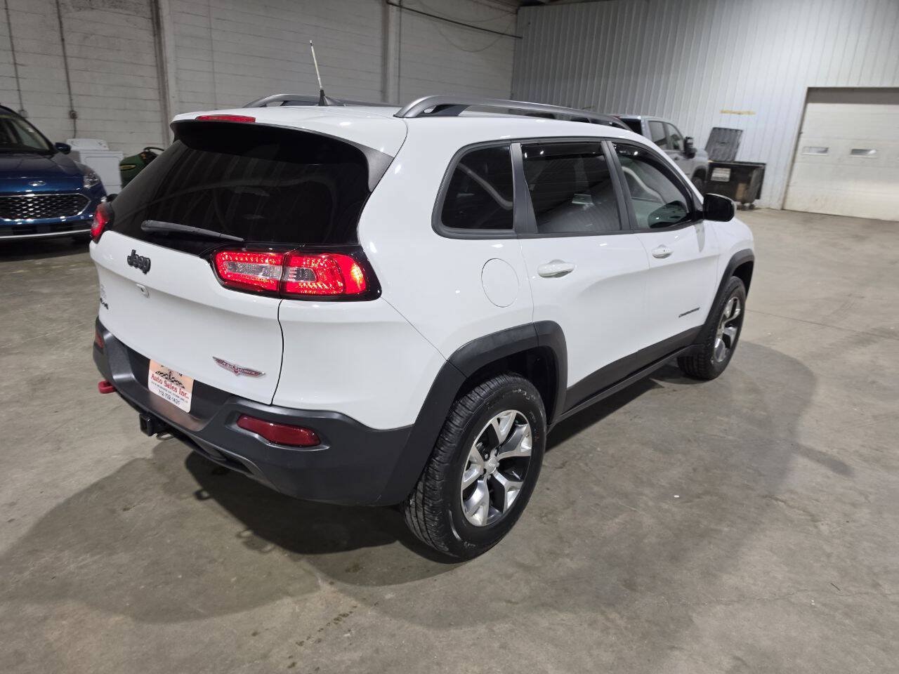Used 2017 Jeep Cherokee Trailhawk w/ Comfort/Convenience Group AWD/4WD image 11