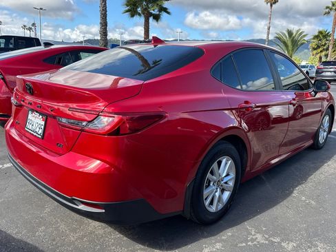 Used 2025 Toyota Camry LE FWD image 5