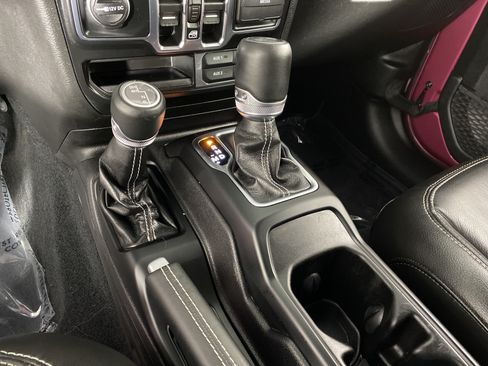 Used 2022 Jeep Wrangler Unlimited Sahara w/ LED Lighting Group AWD/4WD image 31