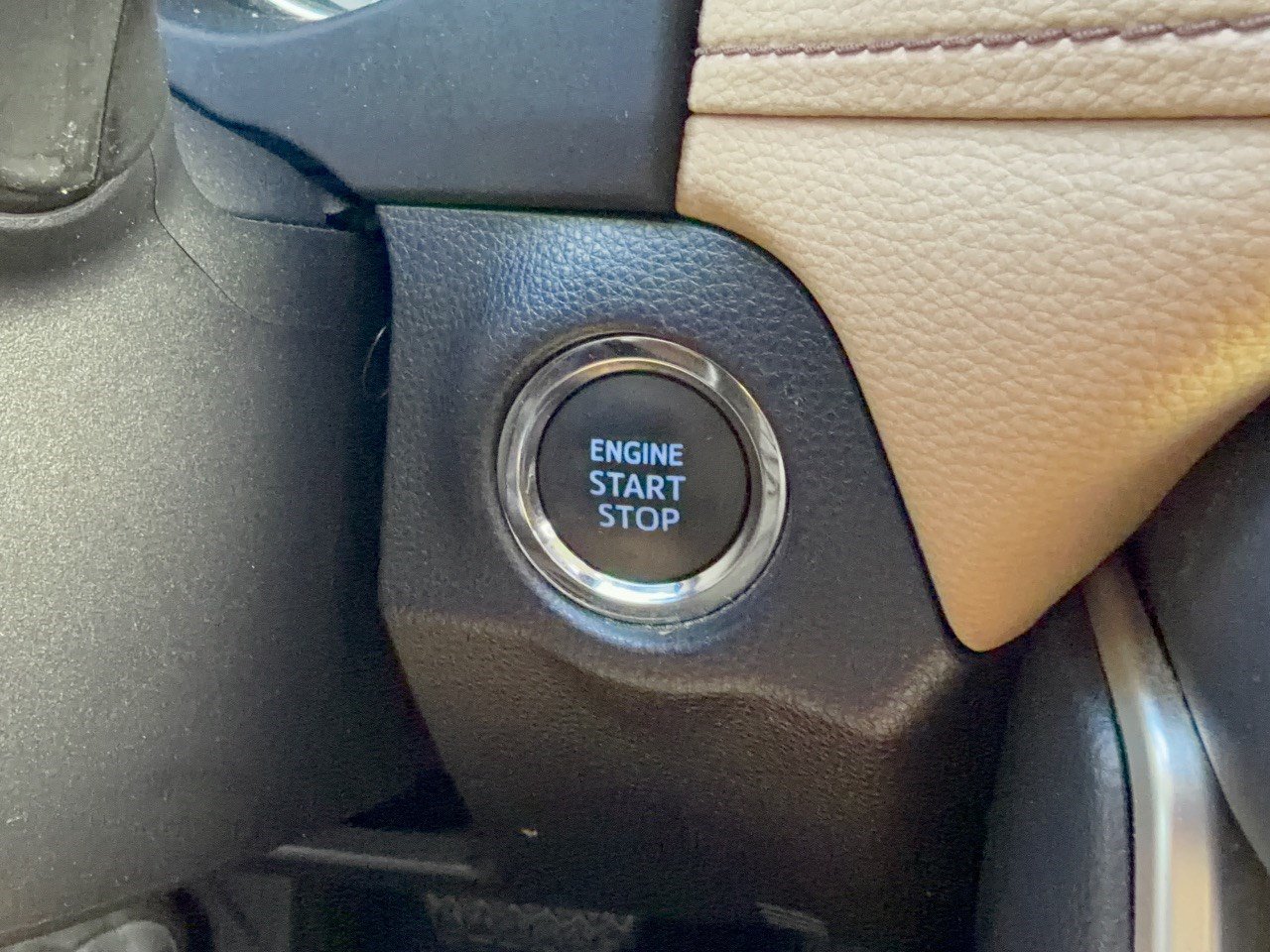 Used 2019 Toyota RAV4 XLE w/ Convenience Package FWD image 20
