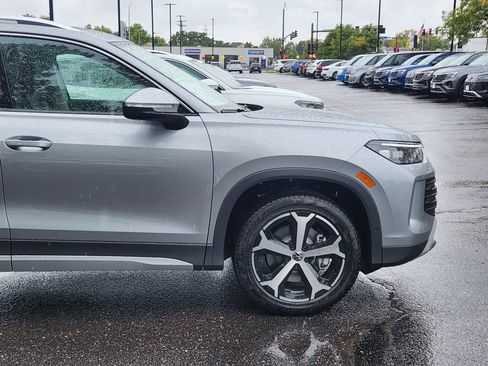 New 2025 Volkswagen Tiguan SE image 7