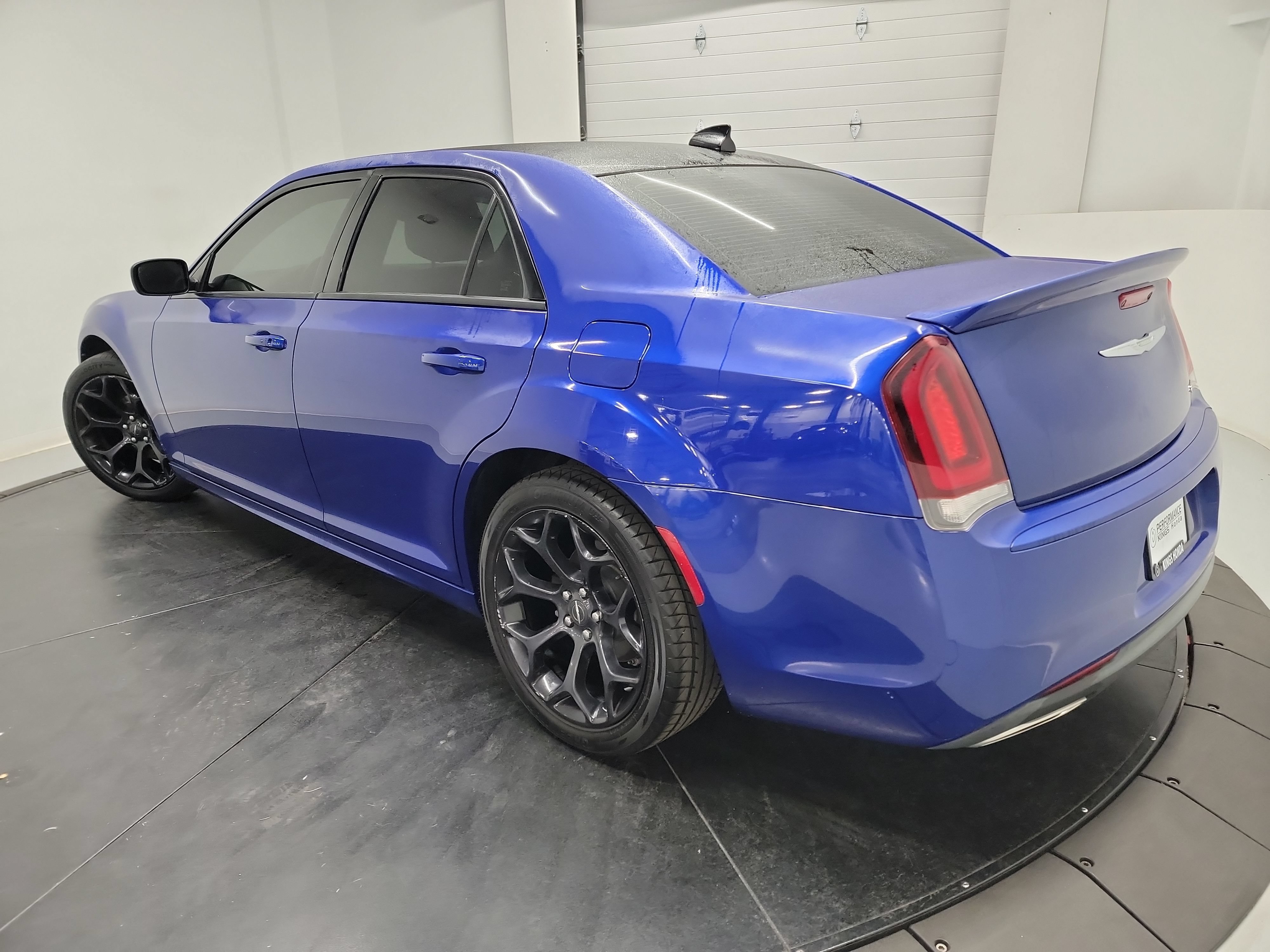 Used 2019 Chrysler 300 S w/ S Model Appearance Package RWD image 9