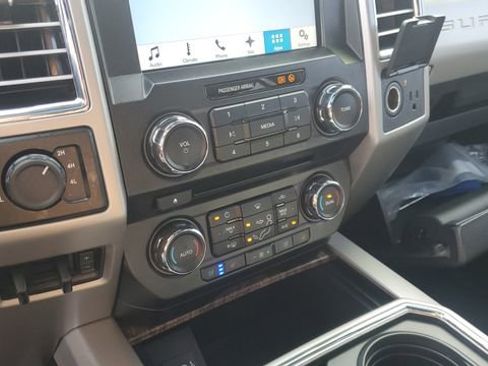 Used 2017 Ford F250 Lariat w/ Lariat Ultimate Package image 25