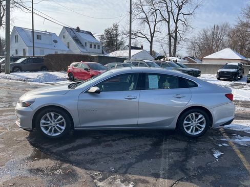 Used 2017 Chevrolet Malibu LT image 8