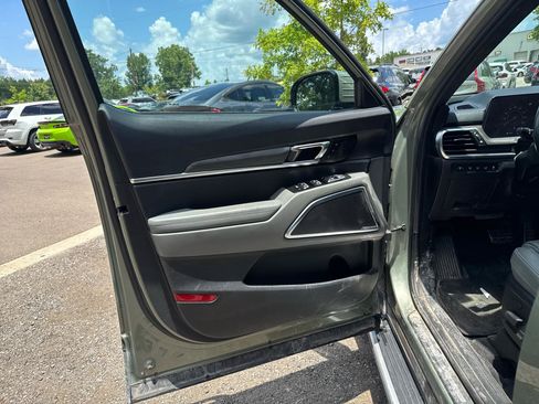 Used 2023 Kia Telluride SX Prestige X-Pro AWD/4WD image 4