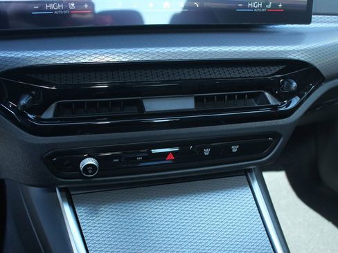 New 2026 BMW 330i xDrive Sedan w/ M Sport Package AWD/4WD image 15