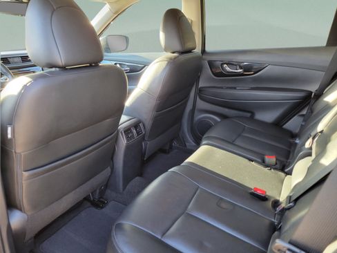Used 2019 Nissan Rogue SL w/ Premium Package FWD image 5