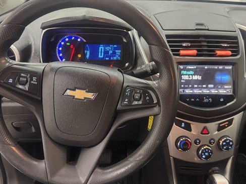 Used 2016 Chevrolet Trax LT w/ LT Sun and Sound Package FWD image 27